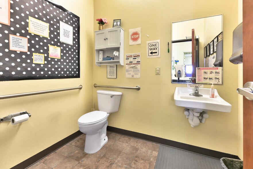 More Photos Of 2490 S Cloverdale Rd, Boise Daycare Center For Sale