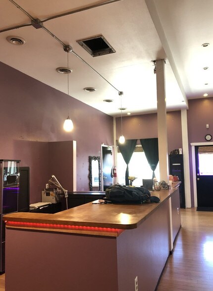 More Photos Of 1733-1737 SE Morrison St, Portland Apartments For Lease