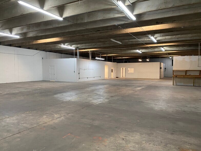 More Photos Of 3028 Mercury Rd, Jacksonville Warehouse For Lease