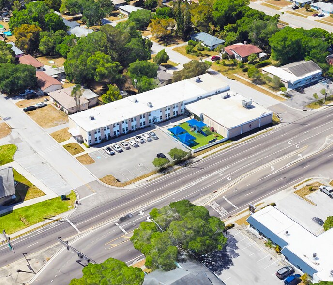 More Photos Of 2045 Drew St, Clearwater Schools For Lease