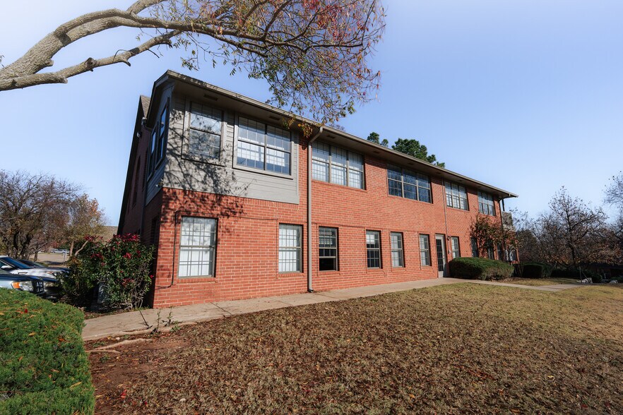 More Photos Of 1900 E 15th St, Edmond Office For Sale