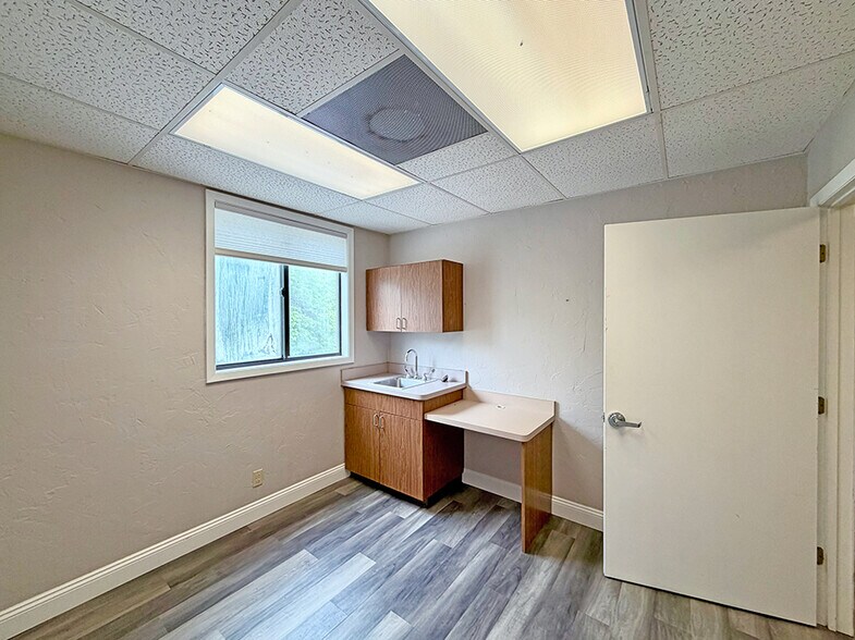 More Photos Of 531 Vandalia St, Collinsville Office For Sale