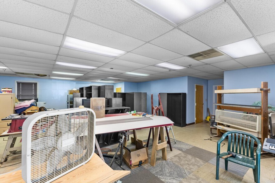 More Photos Of 115 Mill St, Warrenville Manufacturing For Sale