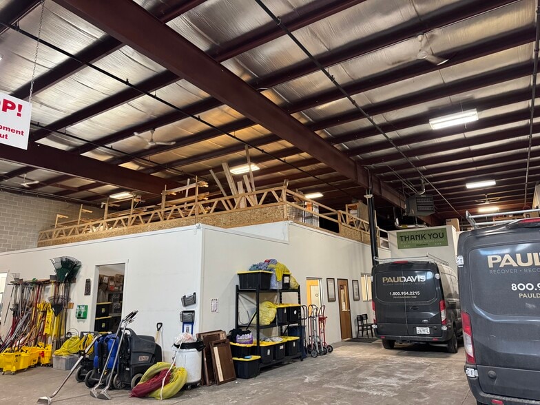 More Photos Of 3210 N Zuehlke Dr, Appleton Warehouse For Lease