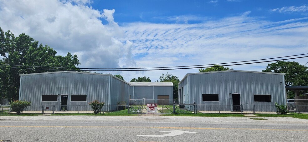 Primary Photo Of 130 Grand Ave, Bacliff Warehouse For Sale