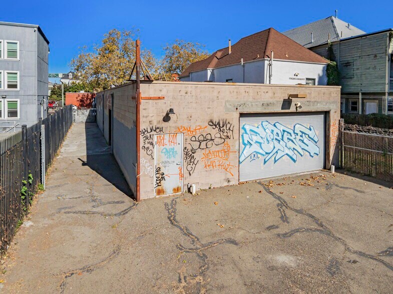 More Photos Of 635 W Grand Ave, Oakland Freestanding For Sale