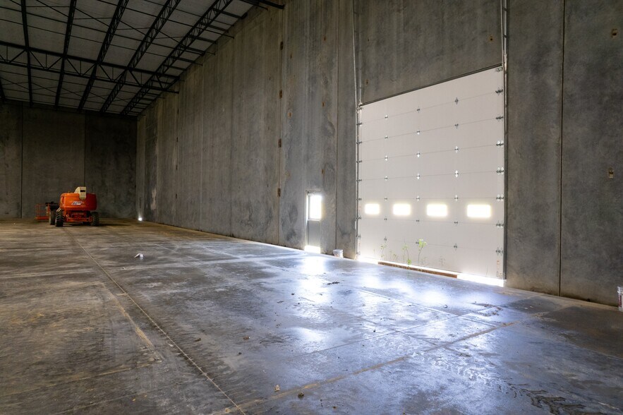 More Photos Of 11200 Industrial Park Dr, Evansville Manufacturing For Lease