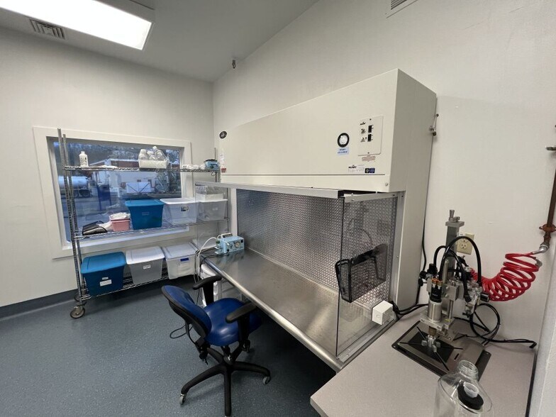 More Photos Of 393 Soundview Rd, Guilford Warehouse For Lease