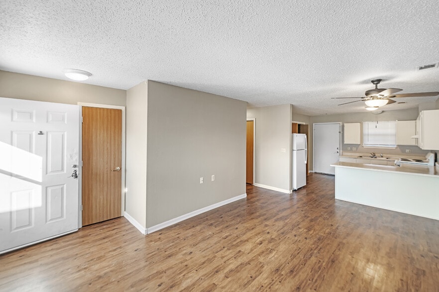 More Photos Of 408 SE 7th St, Oak Grove Apartments For Sale
