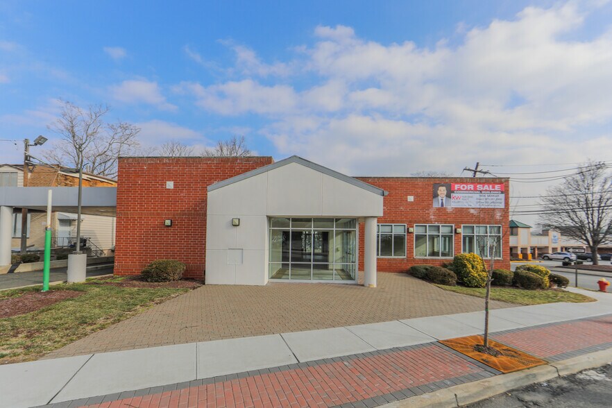 Primary Photo Of 1610 Main Ave, Clifton Bank For Sale
