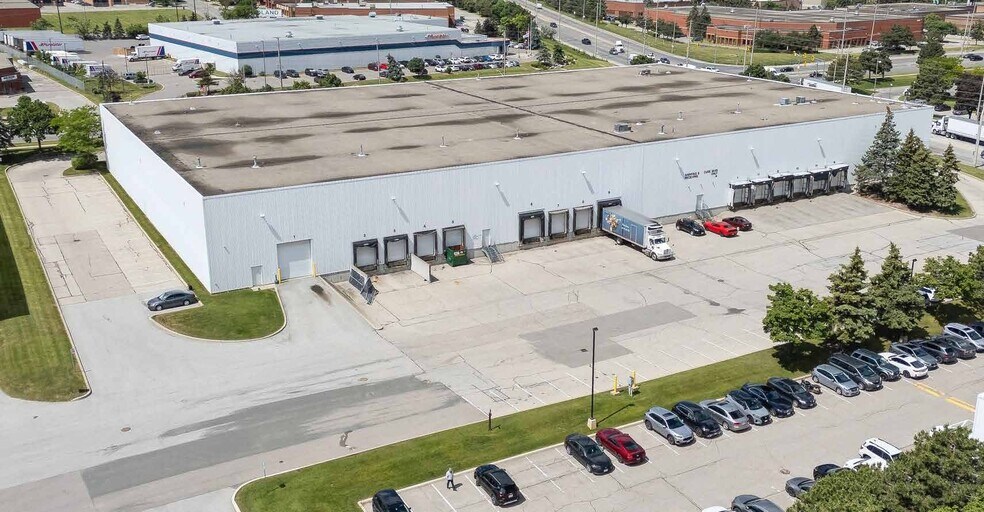 Primary Photo Of 1030 Courtneypark Dr E, Mississauga Warehouse For Lease