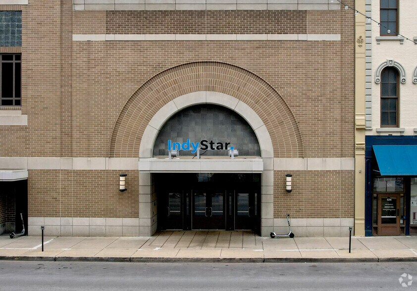 More Photos Of 49 W Maryland St, Indianapolis General Retail For Lease
