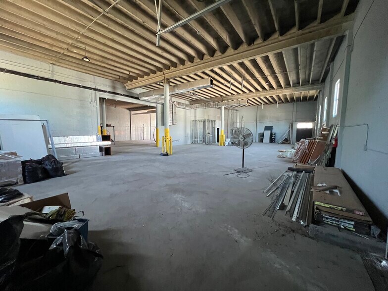 More Photos Of 1031 NW 21st St, Miami Warehouse For Sale