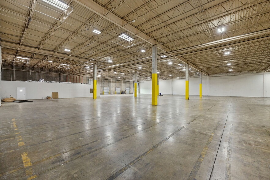More Photos Of 12300 NW 32nd Ave, Miami Warehouse For Lease