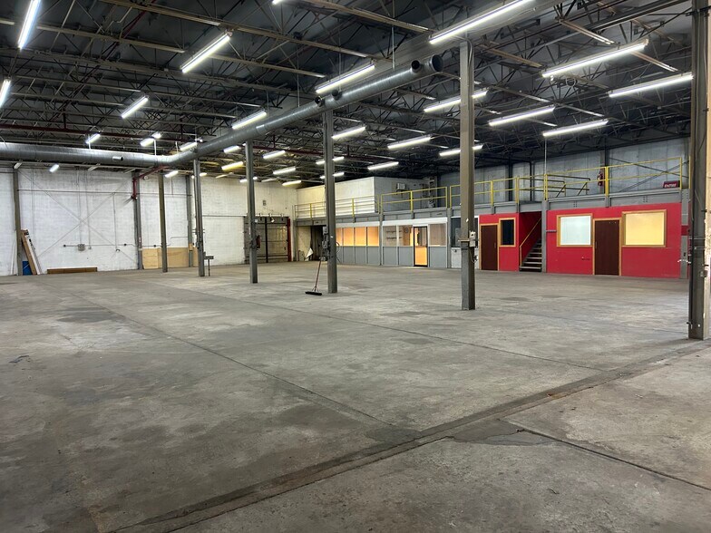 More Photos Of 20 N Front St, Bally Distribution For Sale