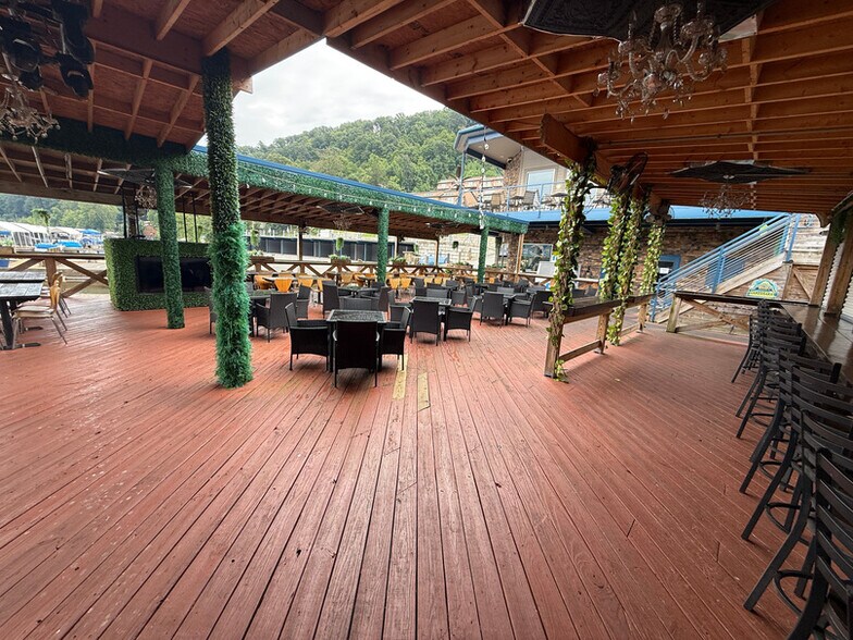 More Photos Of 69 Mont Chateau Rd, Morgantown Restaurant For Sale