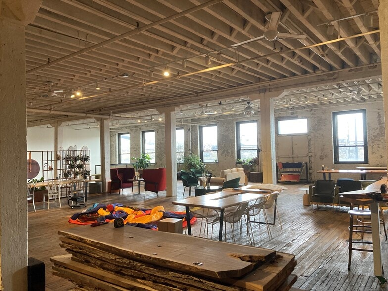 More Photos Of 346 N Justine St, Chicago Light Distribution For Lease