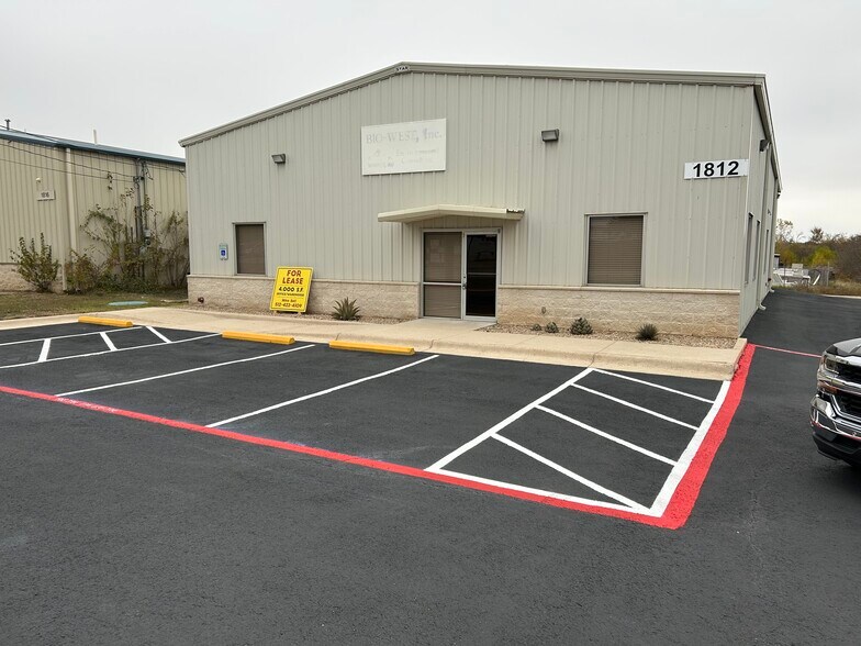 Primary Photo Of 1812 Central Commerce Ct, Round Rock Warehouse For Lease