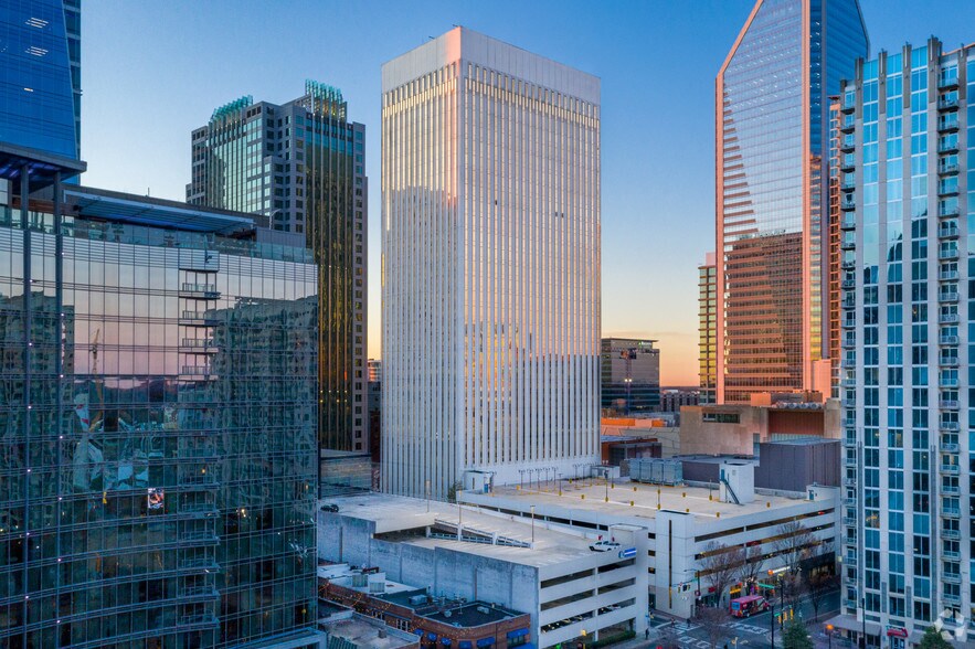 More Photos Of 400 S Tryon St, Charlotte Loft Creative Space For Lease