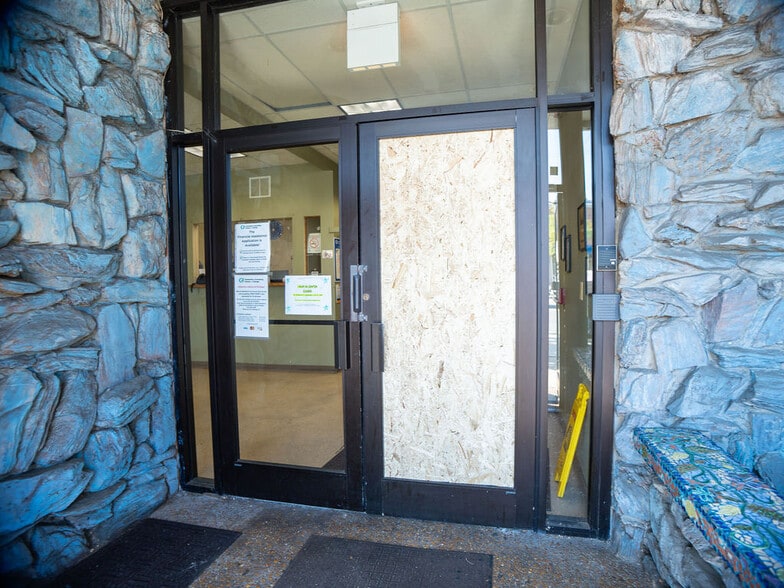 More Photos Of 5710 N Broadway St, Chicago Office Residential For Sale