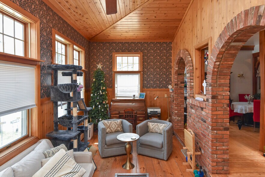 More Photos Of 9 River St, Saranac Lake Apartments For Sale