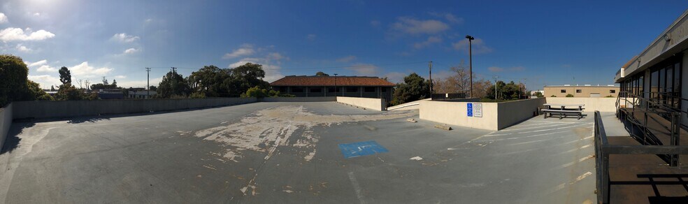More Photos Of 7717 Edgewater Dr, Oakland Office For Sale