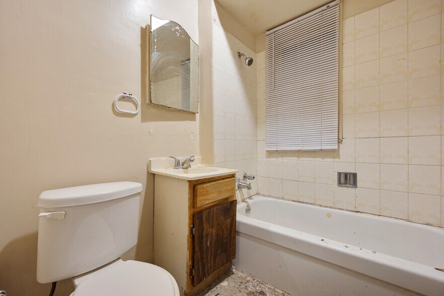 More Photos Of 6355-6357 S Francisco Ave, Chicago Apartments For Sale