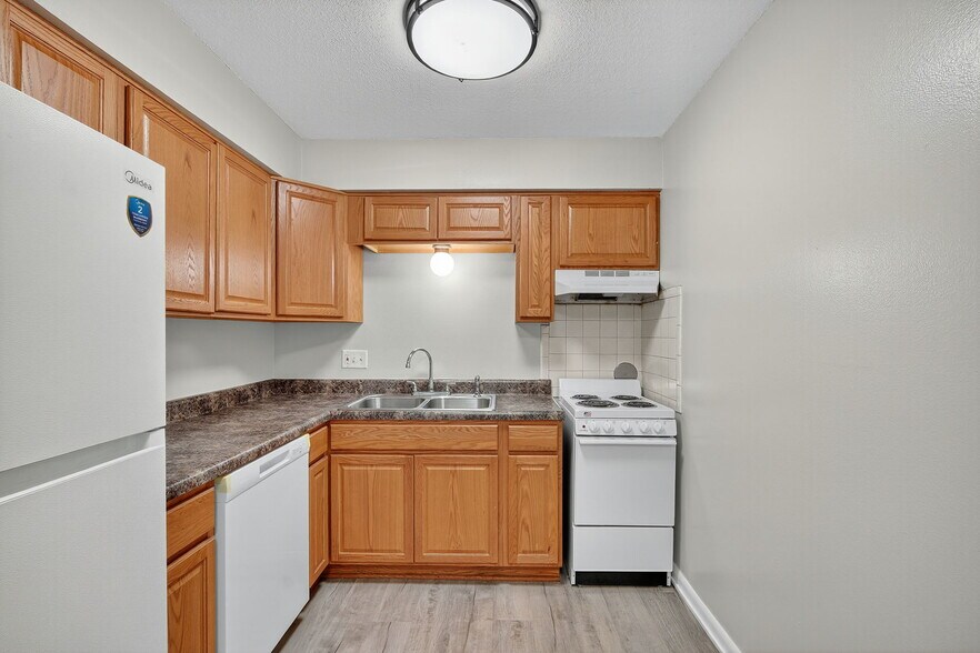 More Photos Of 800 13th St, West Des Moines Apartments For Sale