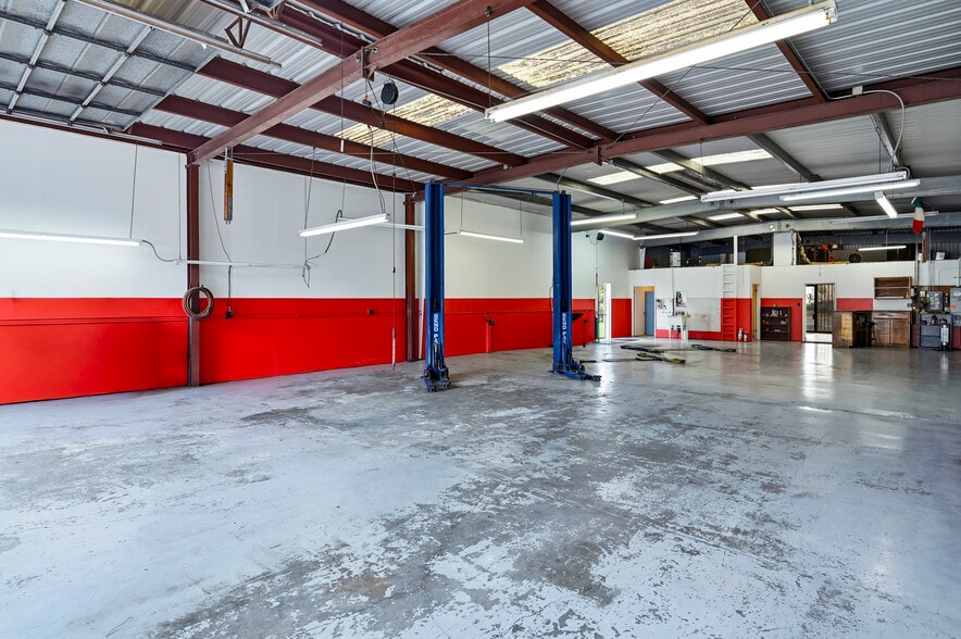 More Photos Of 593 Industrial Pky, Hayward Warehouse For Sale