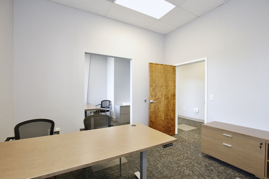 More Photos Of 6881 Kingspointe Pky, Orlando Flex For Lease