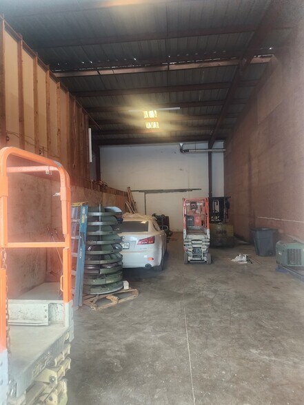 More Photos Of 645 Ahua St, Honolulu Warehouse For Lease