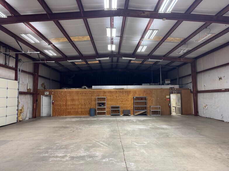 More Photos Of 10035 Pelham Rd, Simpsonville Warehouse For Lease