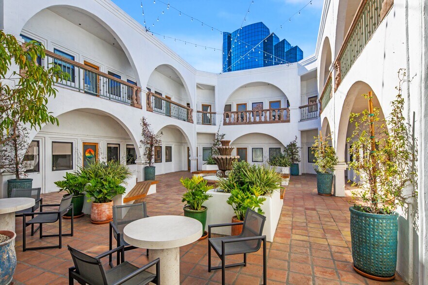 More Photos Of 2211 Corinth Ave, Los Angeles Medical For Sale