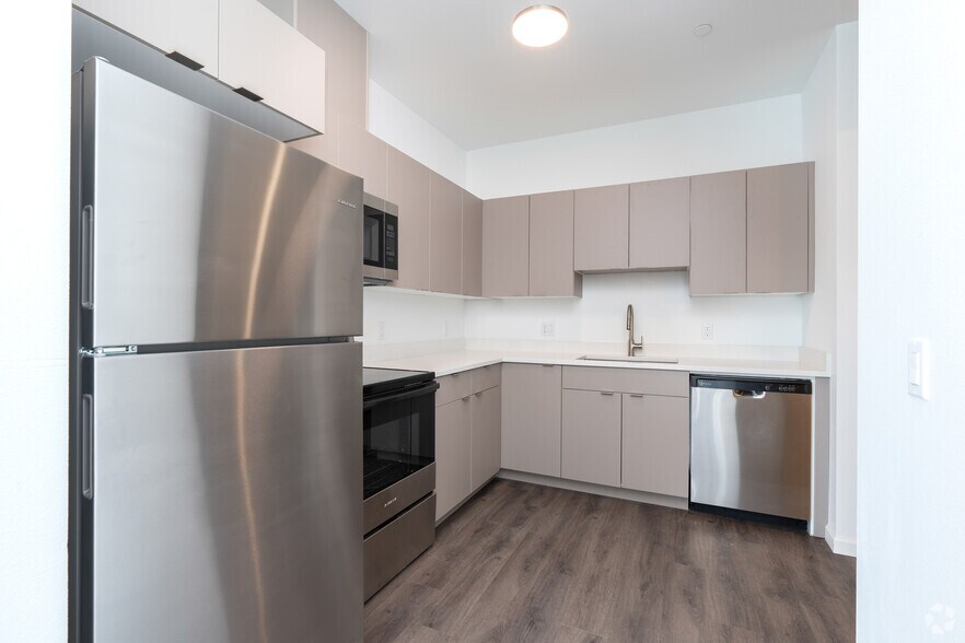 More Photos Of 2171 N Rosa Parks Way, Portland Apartments For Sale