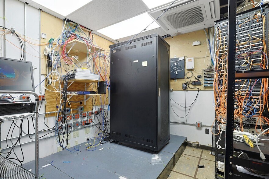 More Photos Of 1 Lawton St, Yonkers Manufacturing For Sale