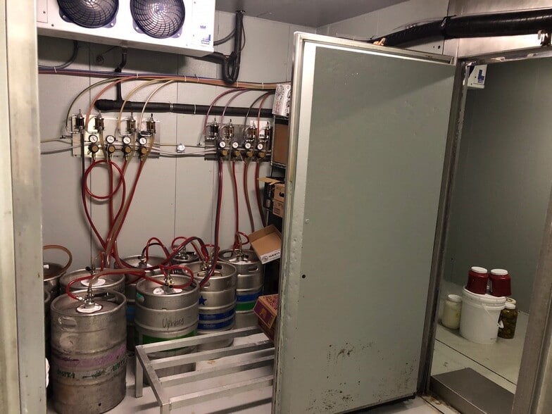 More Photos Of 9638 W National Ave, West Allis Restaurant For Lease