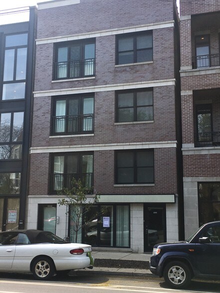 More Photos Of 2205 W Roscoe St, Chicago Storefront Retail Residential For Lease
