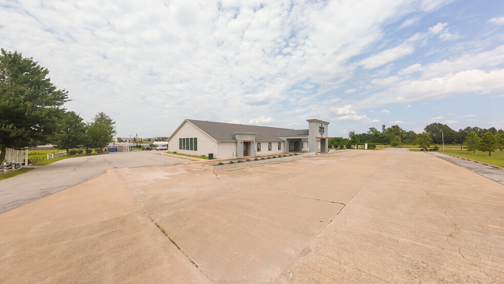 More Photos Of 404 SW Regional Airport Blvd, Bentonville Land For Sale