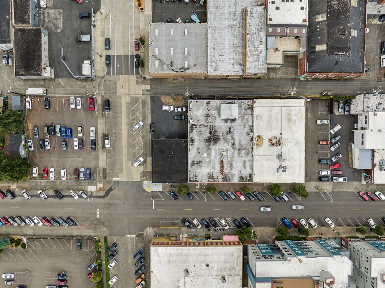 More Photos Of 2803-2809 Grand Ave, Everett Light Manufacturing For Sale