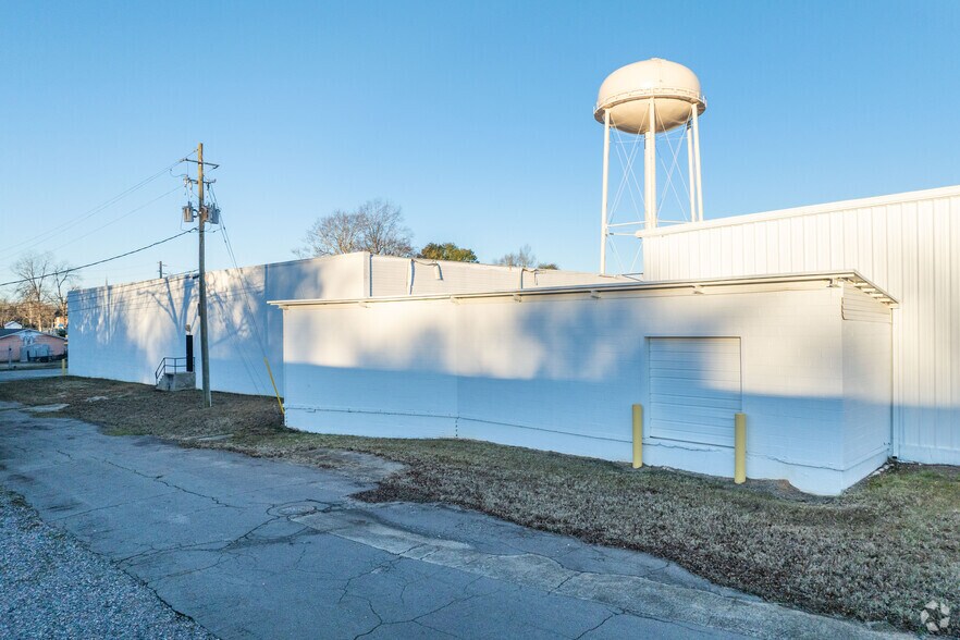 More Photos Of 231 E 13th St, Waynesboro Distribution For Lease