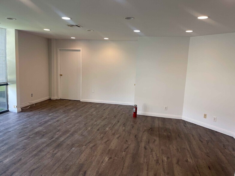 More Photos Of 13861 Seaboard Cir, Garden Grove Warehouse For Lease