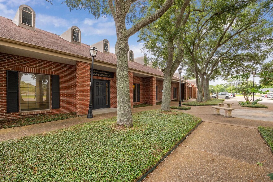 More Photos Of 1501 N Amburn Rd, Texas City Medical For Sale