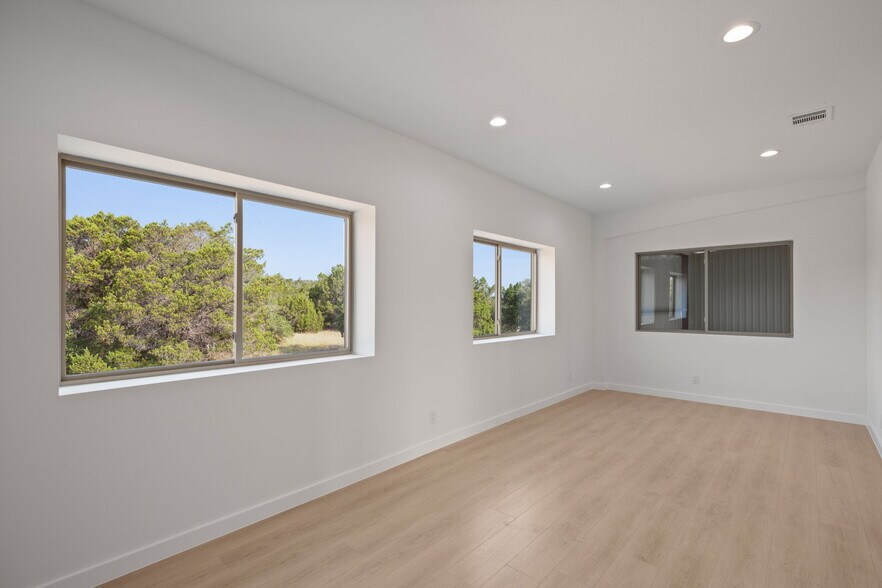 More Photos Of 10100 Darden Hill Rd, Austin Unknown For Lease