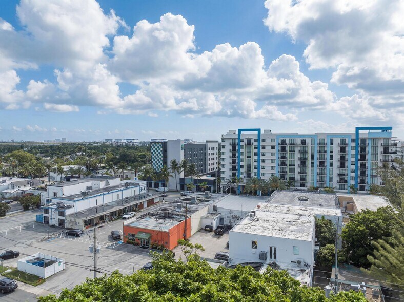 More Photos Of 13-17 N Federal Hwy, Dania Storefront For Sale