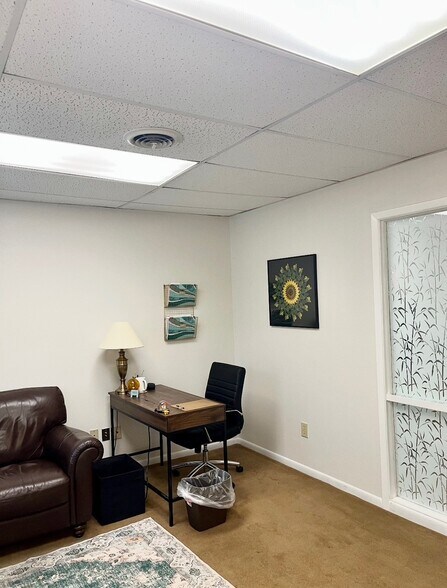 More Photos Of 6649 N High St, Worthington Medical For Lease