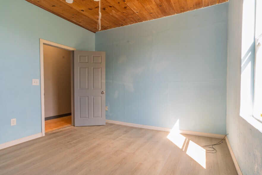 More Photos Of 3882 Washington Ave, Le Grand Apartments For Sale