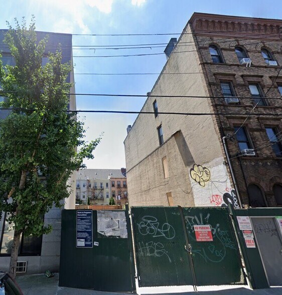Primary Photo Of 920 Metropolitan Ave, Brooklyn Land For Sale