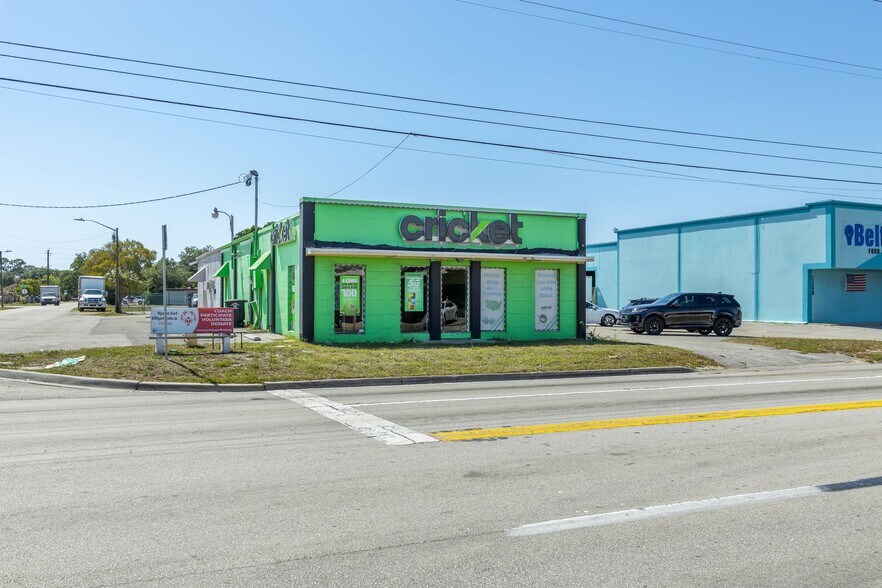 More Photos Of 2578 Fowler St, Fort Myers Freestanding For Lease