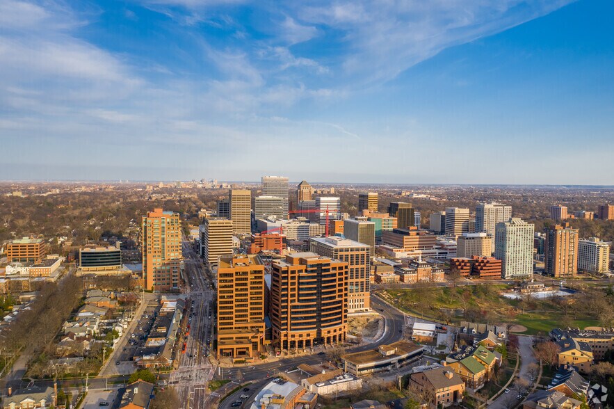 More Photos Of 8235 Forsyth Blvd, Clayton Office For Lease