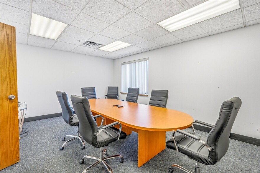 More Photos Of 3321 Mike Collins Dr, Eagan Service For Lease